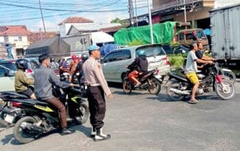 Respon Kilat Polisi Babat Lamongan, Antrian Kendaraan Panjang Berhasil Diurai