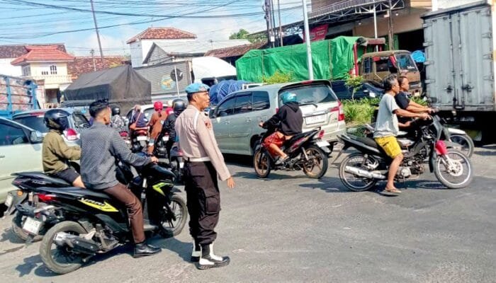 Respon Kilat Polisi Babat Lamongan, Antrian Kendaraan Panjang Berhasil Diurai
