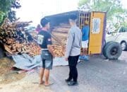 Dramatis, Truk Melintang di Jalan Raya Lamongan-Gresik, Polisi Turun Tangan