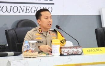 Jelang Pemberangkatan Calon Haji Bojonegoro, Polisi Atur Lalin dan Kawal Bus