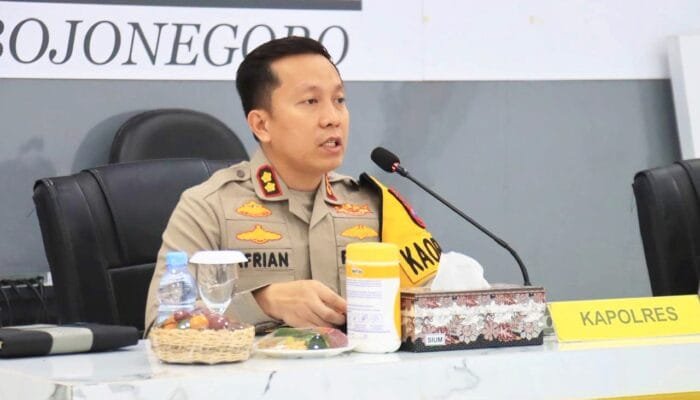 Jelang Pemberangkatan Calon Haji Bojonegoro, Polisi Atur Lalin dan Kawal Bus