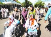 Inilah Aksi Polwan Bojonegoro Bikin Calon Jamaah Haji Tersentuh