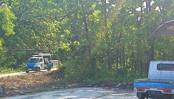 Kabel Menjuntai Bahayakan Pengendara, PLN Bojonegoro Langsung Beraksi