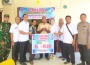 Penyaluran BLT DD di Sukorame Lamongan Berjalan Tertib, Babinsa Ikut Kawal