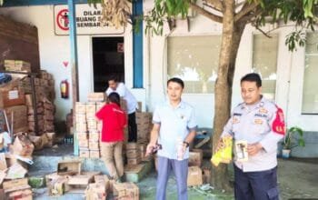 PT INP Bojonegoro Musnahkan Produk Kadaluarsa, Polisi Balen Ikut Mengawasi