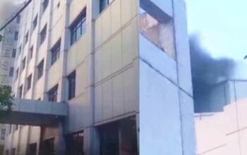 Detik-detik Evakuasi Pasien Saat Kebakaran RSUD Dr Soetomo Surabaya