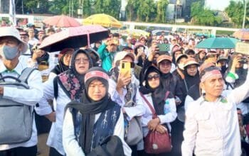 Guru Swasta Demo di Gedung DPR RI, Ini Tuntutannya