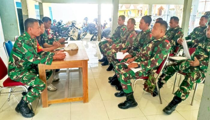 TNI dan Warga Makin Solid, Babinsa Kodim Lamongan Latihan di Desa