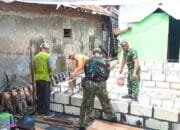 Dari Angkut Semen hingga Pasang Genteng, Babinsa Lamongan Bikin Salut Warga