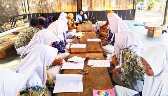 SMAN 1 Rengel Tuban Cetak Jurnalis Muda, Pelatihan Digelar di Alam Terbuka