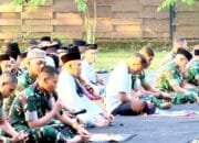 Momen Idul Adha, Yonif TP 885 Belibis Putih dan Masyarakat Dander Bojonegoro Sholat Bersama