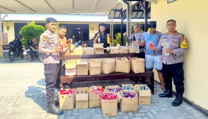 Ribuan Botol Miras Ilegal Diamankan, Penjual Muda di Lamongan Diperiksa