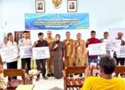 Wabup Bojonegoro Serahkan Traktor dan Transplanter, Petani Diminta Maksimalkan Hasil Panen