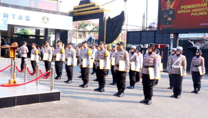Polisi Lamongan Borong Prestasi dan Dapat Penghargaan Khusus
