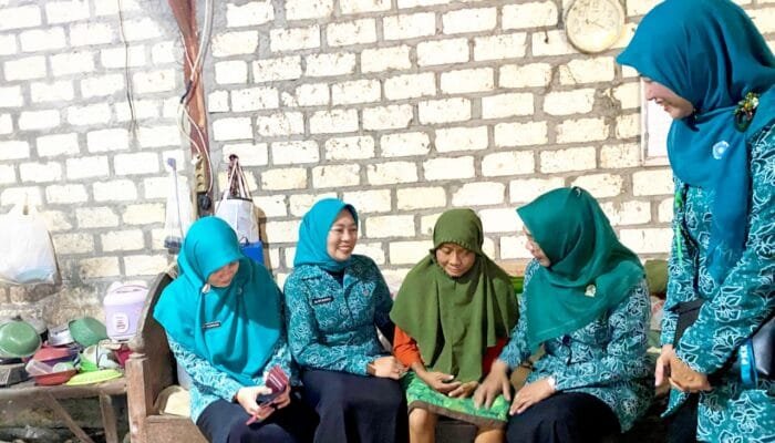 PKK Bojonegoro Bergerak, Cantika Wahono Sambangi Peternak hingga Lansia Miskin