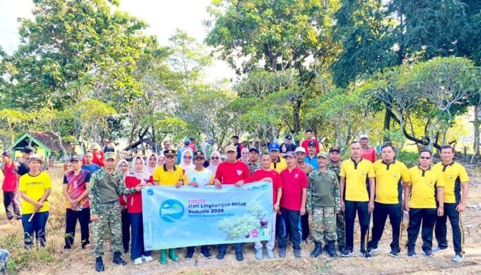 TPU Dusun Mlaten Cangkring Bluluk Lamongan Disulap Lebih Bersih, TNI dan Warga Turun Tangan