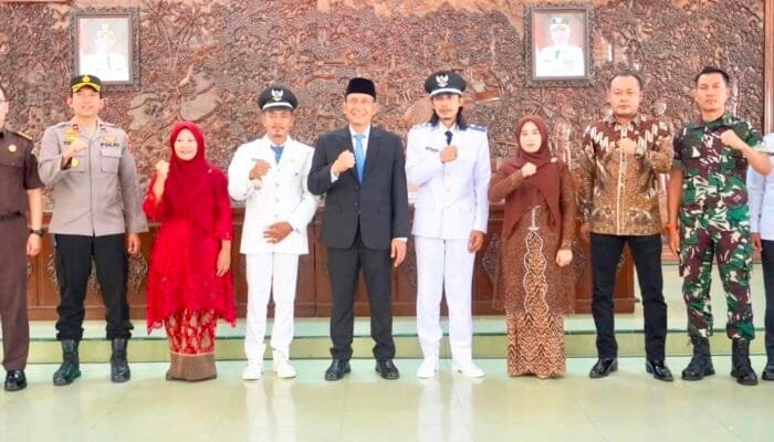 Pelantikan Kades PAW Bojonegoro, Bupati Wahono Minta Rangkul Semua Warga