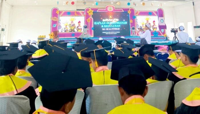 Pesan Mendalam di Wisuda MI Al Fithrah Surabaya, Ini Isinya
