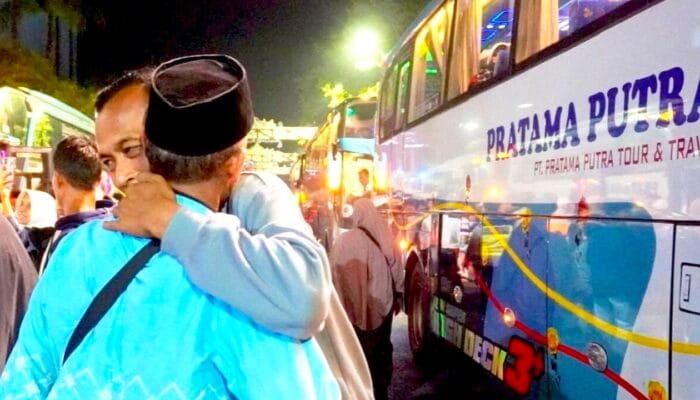 Air Mata dan Senyum Warnai Kepulangan Jamaah Haji Bojonegoro