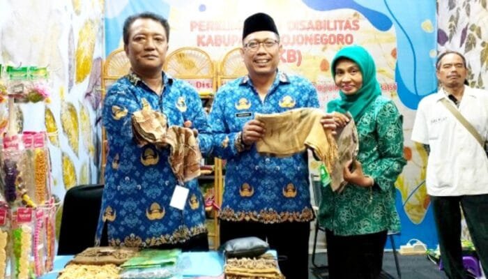 Stand Disabilitas di Bojonegoro Wastra Batik Festival 2026 Ramai Diserbu Pengunjung