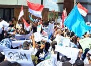 MBG Jangan Dihapus, Ribuan Massa Sampaikan Empat Tuntutan ke DPRD Bojonegoro