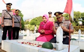 Polres Batu Kenang Jasa Pahlawan, Berbagi Tali Asih di Hari Bhayangkara