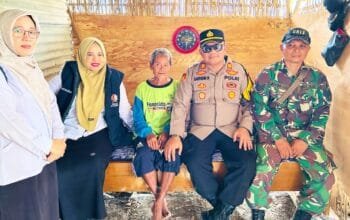 Kisah Mbah Suparman Lansia di Bojonegoro, Tinggal di Makam tapi Tetap Mandiri