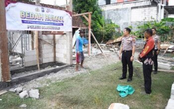 Kapolres Bojonegoro Tinjau Bedah Rumah Warga Balen, Bukti Kepedulian Polri