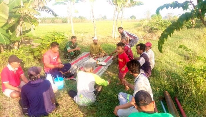 TNI dan Warga Gotong Royong Bor Sumber Air di Sarirejo Lamongan, Sempat Terkendala Mesin