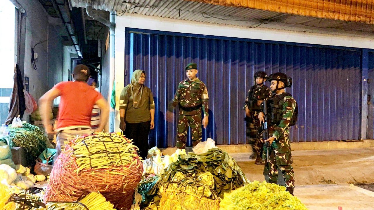 Cegah Kriminalitas di Bojonegoro, Yonif TP 885 Bersama Polri Patroli img 20260707 wa0004