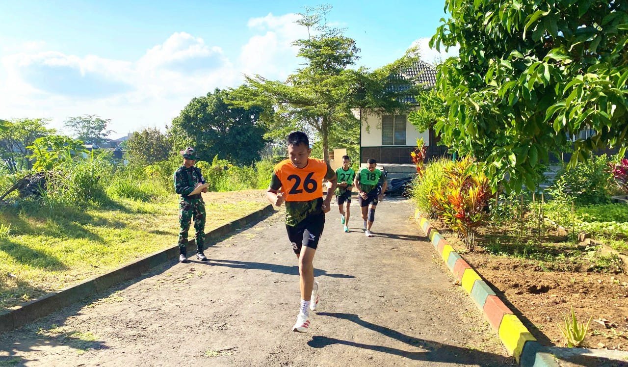 Lari 8 Kilometer Jadi Ujian Fisik Prajurit Yonkes 2 Kostrad img 20260709 wa0016