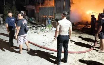 Gudang Rosokan di Lamongan Terbakar, Aksi Cepat Polisi dan Damkar Cegah Bencana Lebih Besar