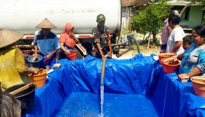 Kemarau Mulai Menggigit, Kodim Bojonegoro Bergerak Bantu Warga