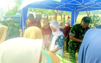 Persit Kodim Bojonegoro Bantu Warga Lewat Bazar Murah di TMMD 129