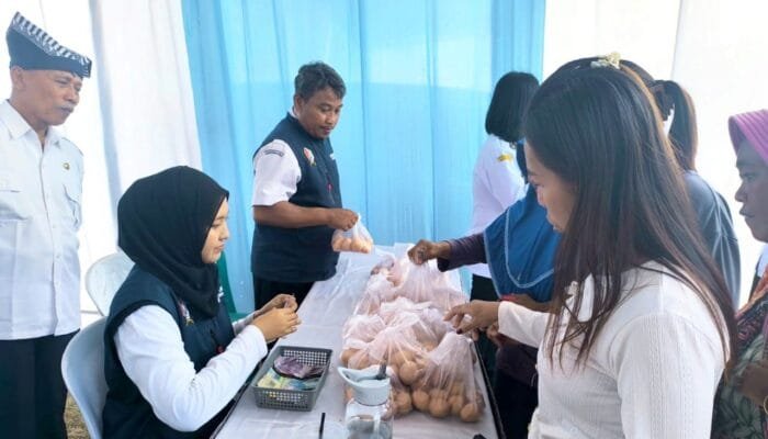 Telur Gayatri Lebih Murah Rp7 Ribu, Pasar Murah TMMD 129 Bojonegoro Ramai Pengunjung