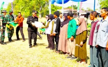 200 Paket Sembako dari BPR Bojonegoro Warnai Pembukaan TMMD 129 di Desa Kesongo