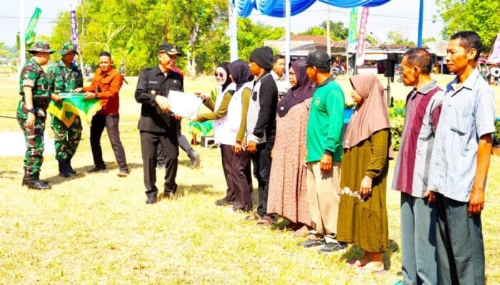 200 Paket Sembako dari BPR Bojonegoro Warnai Pembukaan TMMD 129 di Desa Kesongo