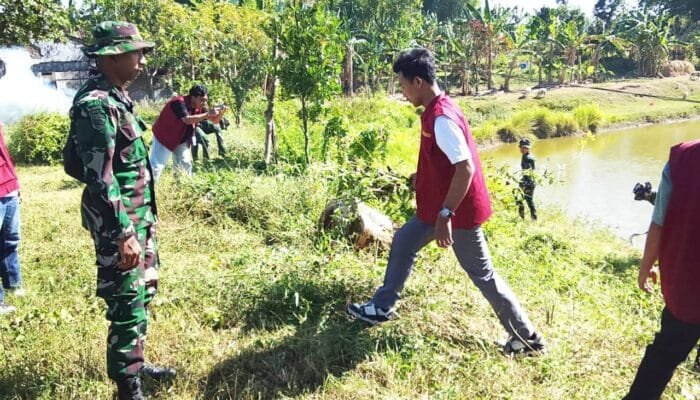 TMMD Bojonegoro, Kolaborasi TNI dan Mahasiswa Unigoro Bikin Embung Bekatul Lebih Bersih
