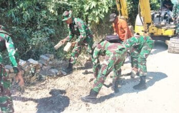 TMMD 129 Bojonegoro Garap Jalan Beton Baru di Dusun Mundu Kesongo