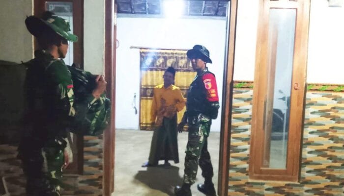 TMMD 129 Bojonegoro Tak Hanya Bangun Jalan, Prajurit TNI Juga Bangun Ikatan Hati dengan Warga