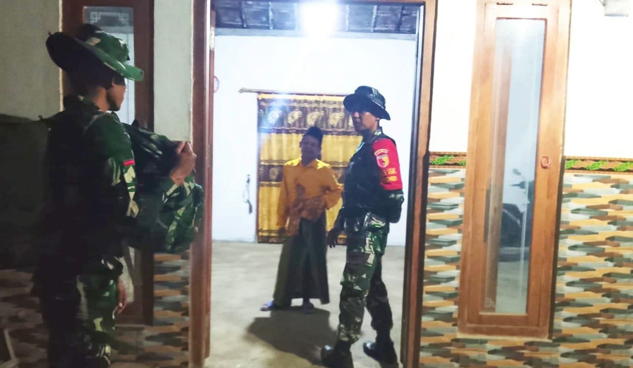 TMMD 129 Bojonegoro Tak Hanya Bangun Jalan, Prajurit TNI Juga Bangun Ikatan Hati dengan Warga img 20260718 wa0023