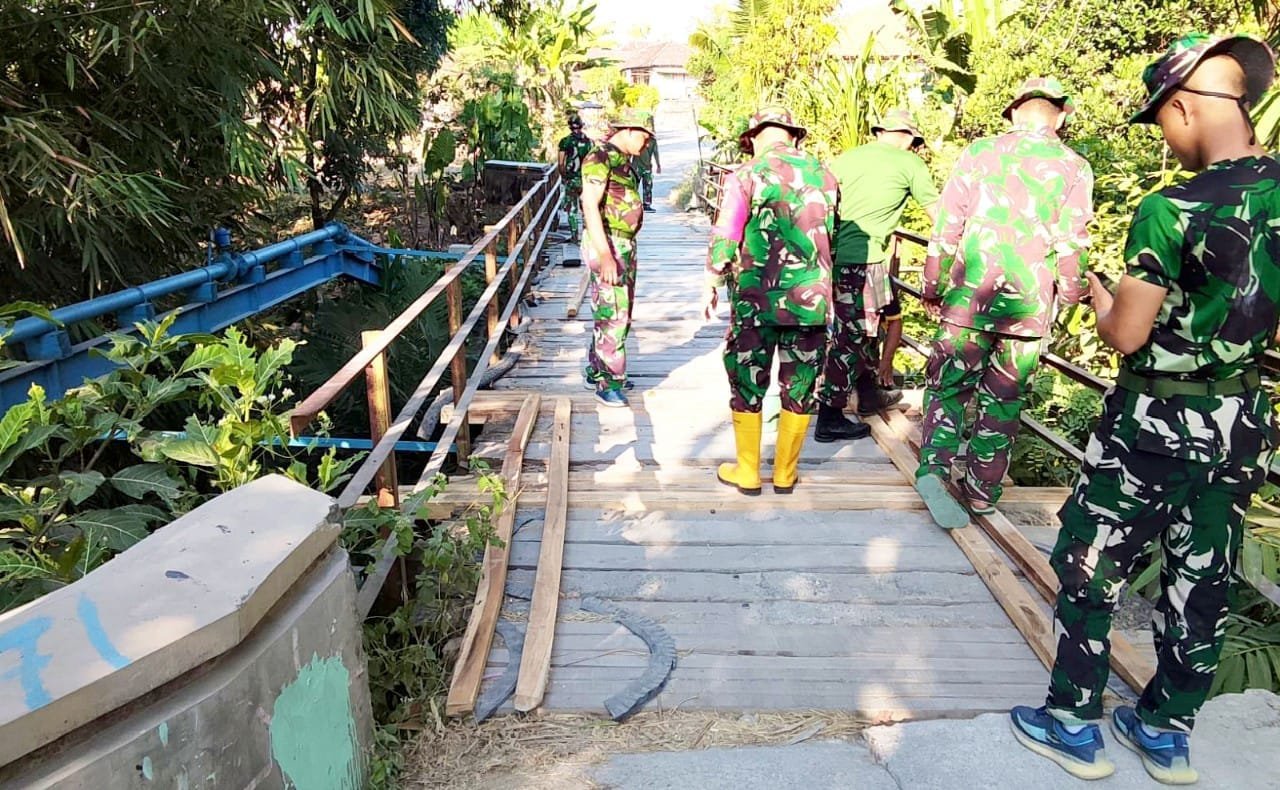 Akses Pertanian dan Sekolah Makin Mudah, TMMD 129 Bojonegoro Perbaiki Jembatan di Mundu Kesongo img 20260718 wa0031
