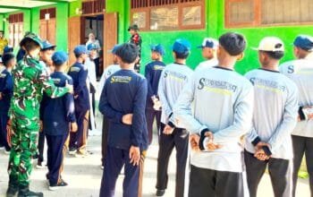 TMMD 129 Bojonegoro Hadir di Sekolah, Siswa SMP Kesongo Belajar Disiplin Langsung dari TNI