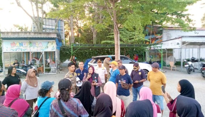 Tak Langsung Tertibkan, Satpol PP Bojonegoro Rangkul PKL Lewat Musyawarah