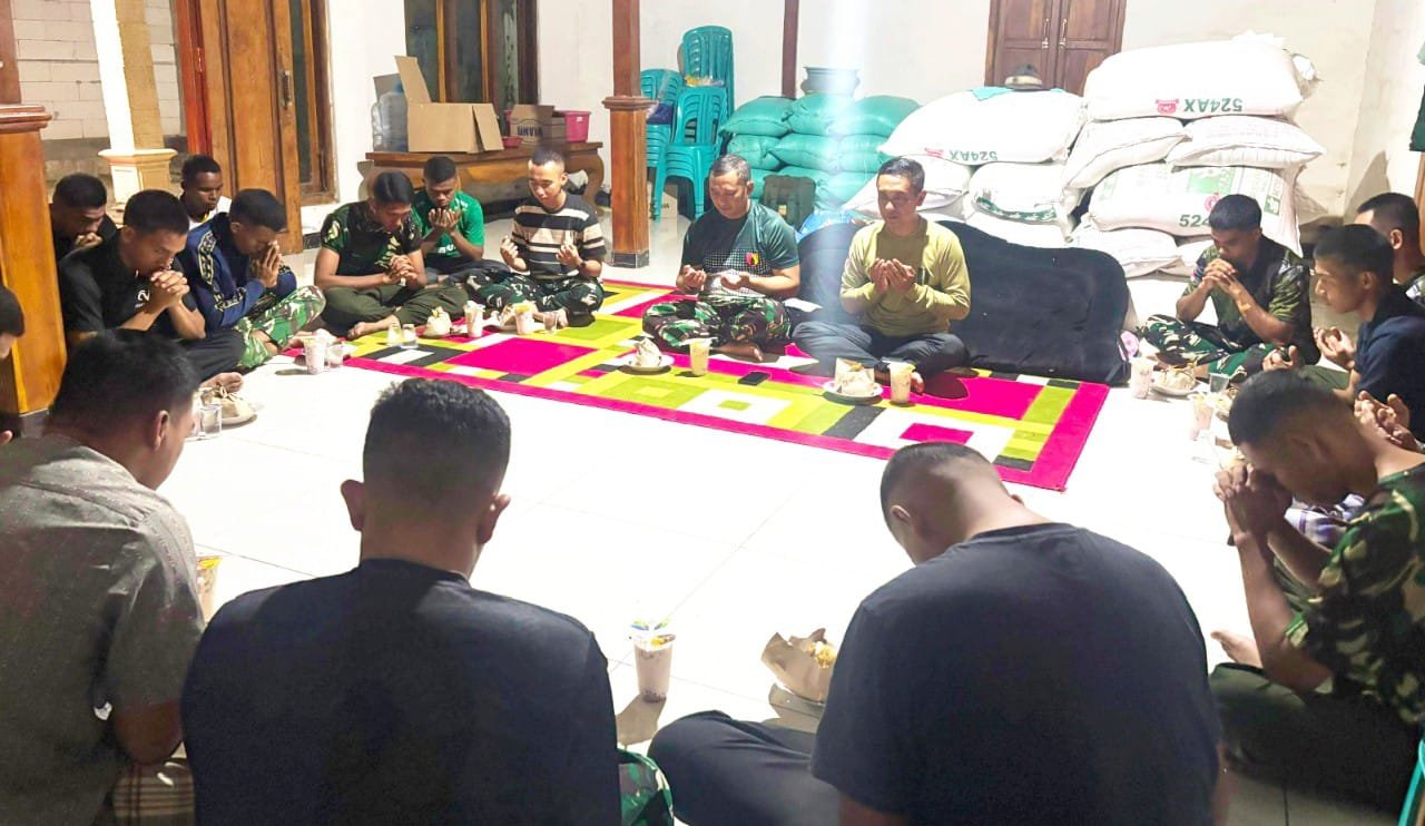 Tak Hanya Bangun Jalan, Satgas TMMD 129 Bojonegoro Juga Bangun Kedekatan dengan Warga img 20260719 wa0030