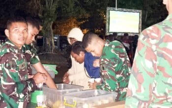 Yonif TP 885 Sajikan Kopi Gratis dan Hiburan Musik Saat Nobar Final Piala Dunia img 20260721 wa0010
