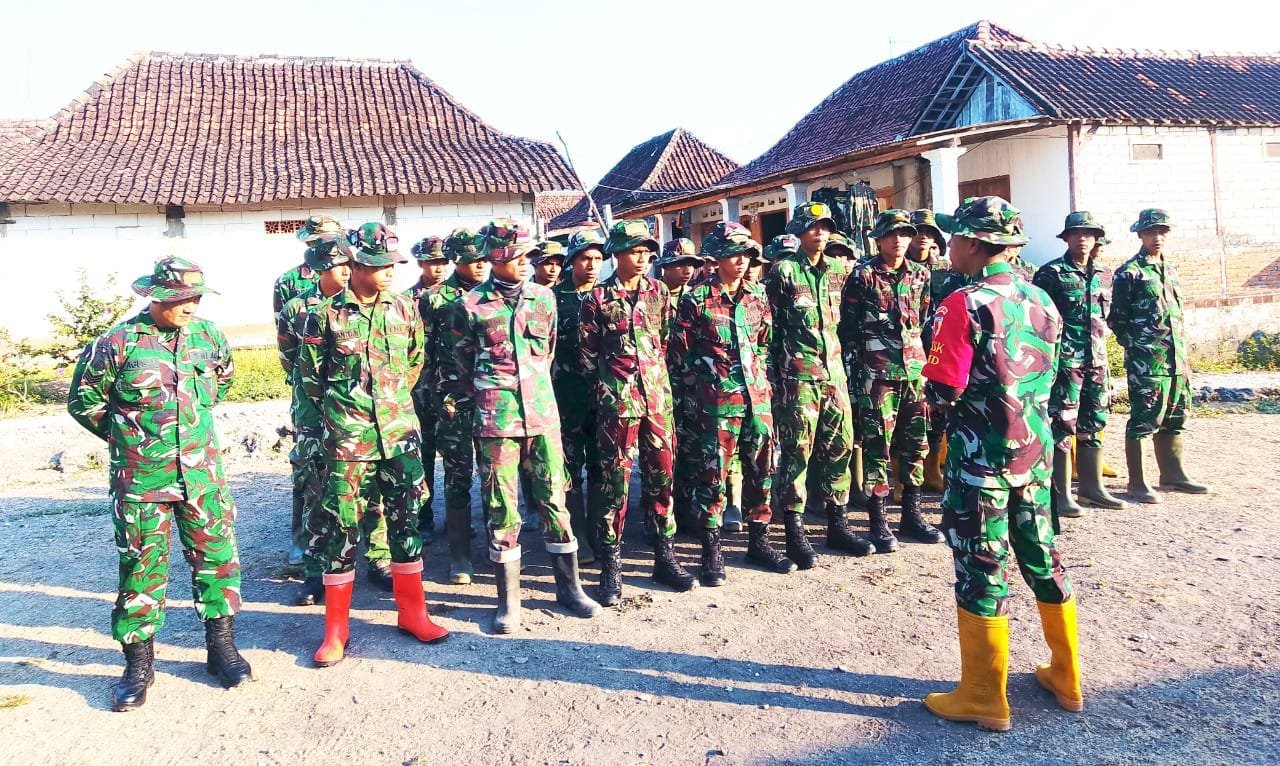 Lettu Purnomo Tekankan Keselamatan dan Kekompakan Satgas TMMD 129 Bojonegoro img 20260721 wa0021