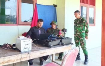 Babinsa Kesongo Bantu Warga Urus e-KTP hingga Akta Kelahiran di TMMD 129 Bojonegoro img 20260721 wa0030