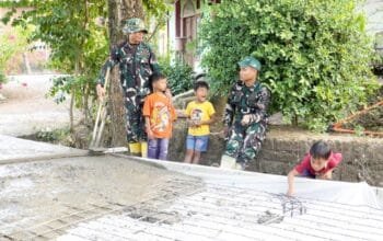 TMMD 129 Bojonegoro Pererat Kemanunggalan TNI dan Warga Lewat Senyum Anak-anak