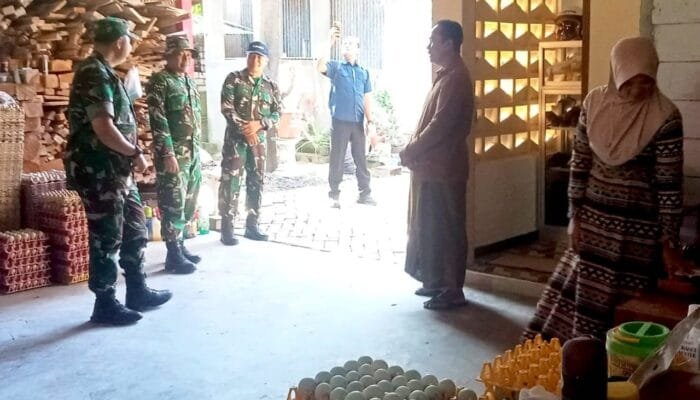 Produk Lokal Diborong Dansatgas TMMD Bojonegoro, UMKM Telur Asin Kesongo Makin Percaya Diri